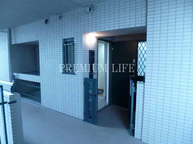 Entrance.  [Entrance] Porch