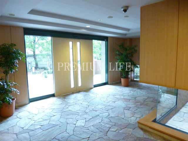 Entrance.  [The entrance] Common moiety that is firmly care.