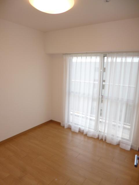 Non-living room. Western-style about 4.4 Pledge.