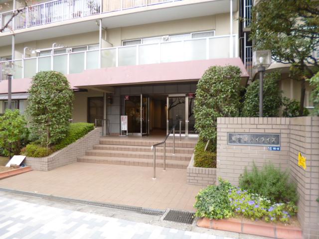 Entrance. Common areas