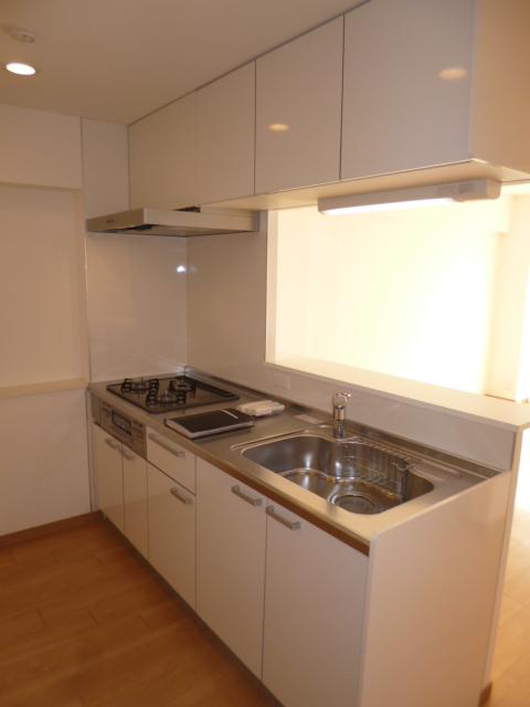 Kitchen. The kitchen is of face-to-face type. So you can see how the living-dining, Also contains the power to prepare the meal.