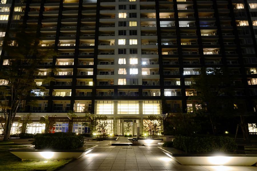 Entrance. Brillia Mare Ariake Entrance (night)