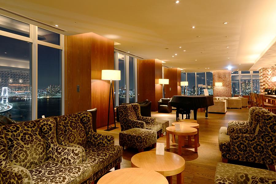 Other common areas. Brillia Mare Ariake lounge (night)
