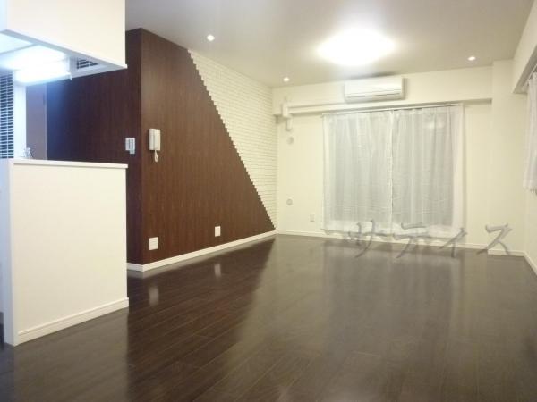 Living. New interior renovation properties! Southwest Corner Room