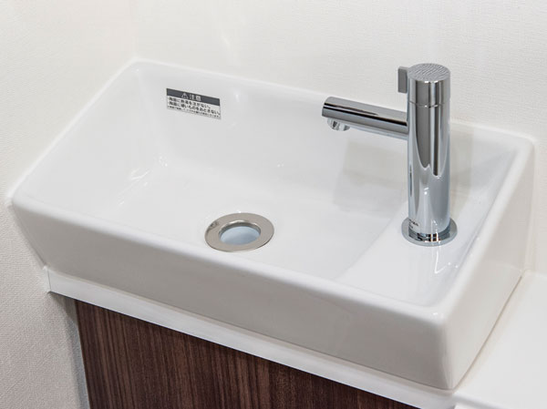 Toilet.  [Toilet hand washing counter] Established a good hand washing counter to the interior of the stylish porcelain bowl. And contribute to the sanitary space development.