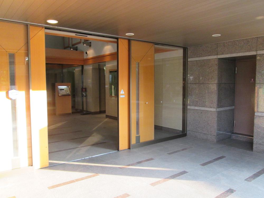 Entrance. Common areas