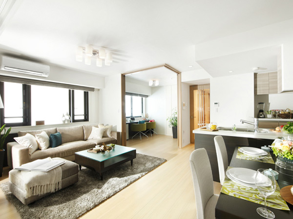 Living.  [living ・ dining] Flowing slowly time of family, A relaxing atmosphere.  ※ All the published photograph of including a model room 75E type (some paid option below / Application deadline ・ Yes)