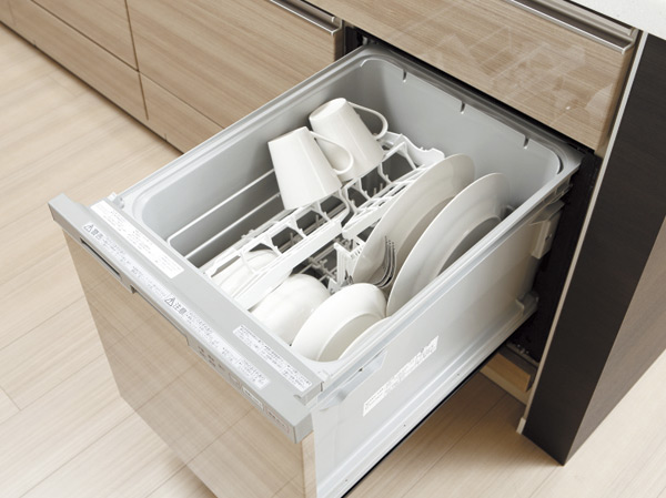 Kitchen.  [Dishwasher] Built-in type that is standard equipment on under the sink. Time crunch, There is also a water-saving effect.