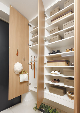 Receipt.  [Footwear input] The entrance, There is a height-to-ceiling near, It has established a footwear input of tall types with abundant storage capacity. Also ensure storage space of the umbrella. Since it is also possible to remove the lower plate of the shelf, Also it fits easier big thing.  ※ 60Ig, 60I, 70Lg, Except for the 70L type