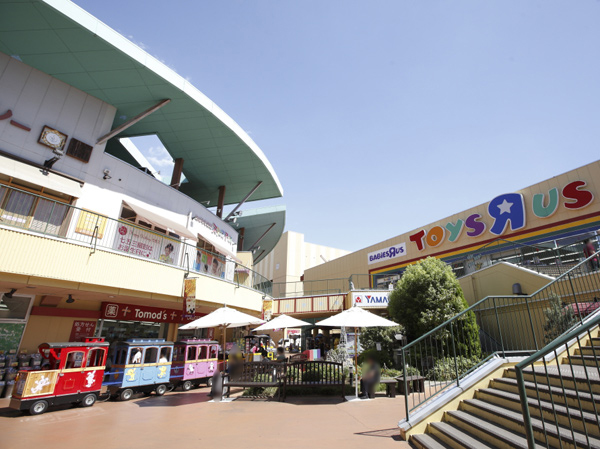 Surrounding environment. San Street (about 1590m ・ A 20-minute walk)