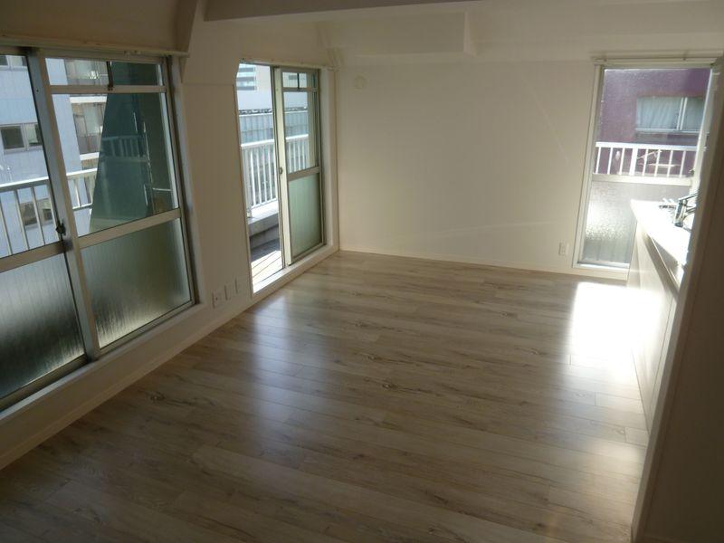 Living. Sunshine good living