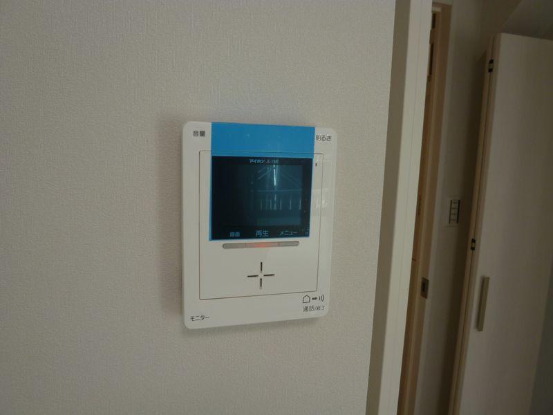 Living. Intercom with TV monitor