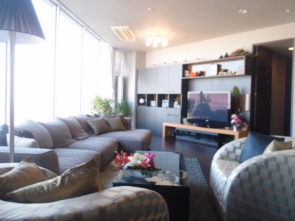 Living. About 18.2 tatami