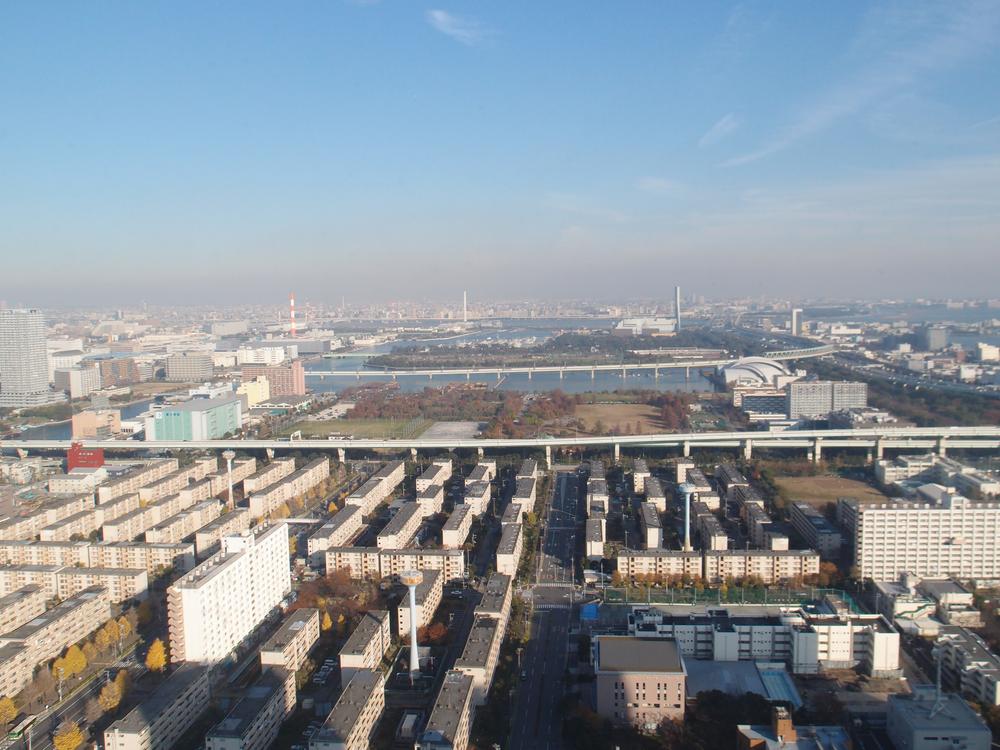 View photos from the dwelling unit. (View from the living room) ・ Overlooking the theme park of fireworks