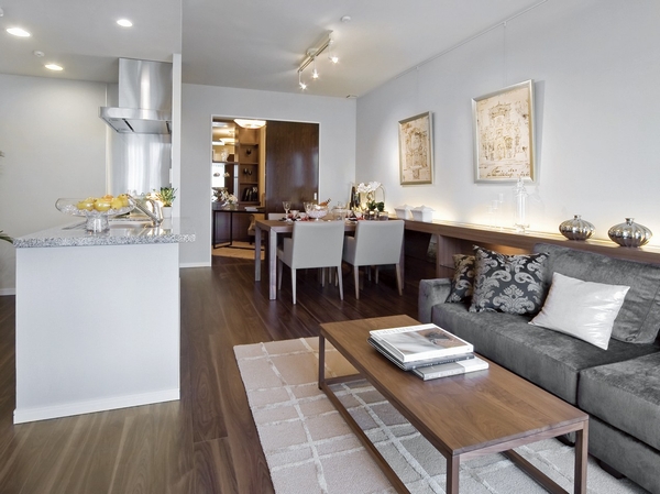 Western-style look in the back (2) can also be used as a study