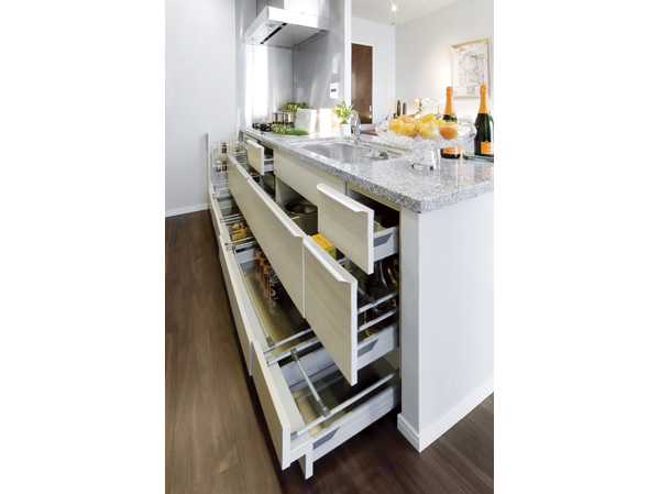 Plenty of kitchen storage (70T type)