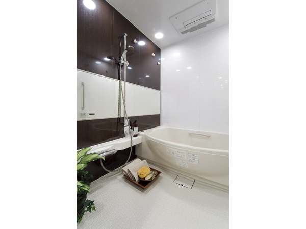 Directions to the model room (a word from the person in charge)