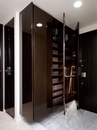 Receipt.  [It can be rich storage, Thor type footwear input-to-ceiling] The entrance, Has established a footwear input of tall type there is a height of up to ceiling near. A number of footwear, of course, Until the boots and umbrella, You can clean storage.  ※ We have the top except for a part to set up a distribution board and information distribution board.  (Model room 80PGm type, Optional specifications are not included in the price)