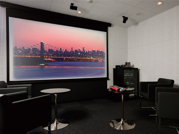 Shared facilities.  [Theater ・ Karaoke Room] Theater in our other properties along the Toyosu canal ・ Karaoke room is available. Watching movies and karaoke Masu fun eyes on the big screen.  ※ Pay. (Our other properties Theater ・ Karaoke Room August 2009 shooting)