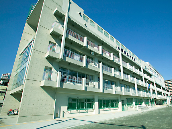 Surrounding environment. Ward Toyosu North Elementary School (2-minute walk from the local ・ About 140m)