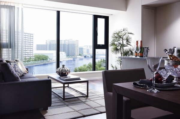 Overlooking the Toyosu canal LD ​​(70T type ・ Building in the model room. 2010.8, 6 floor shooting)