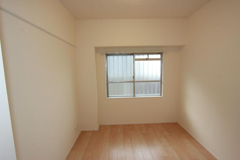 Non-living room. Western-style 4.6 Pledge