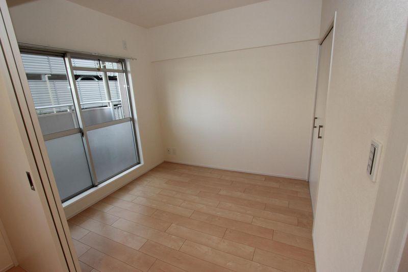 Non-living room. Western-style 4.5 Pledge