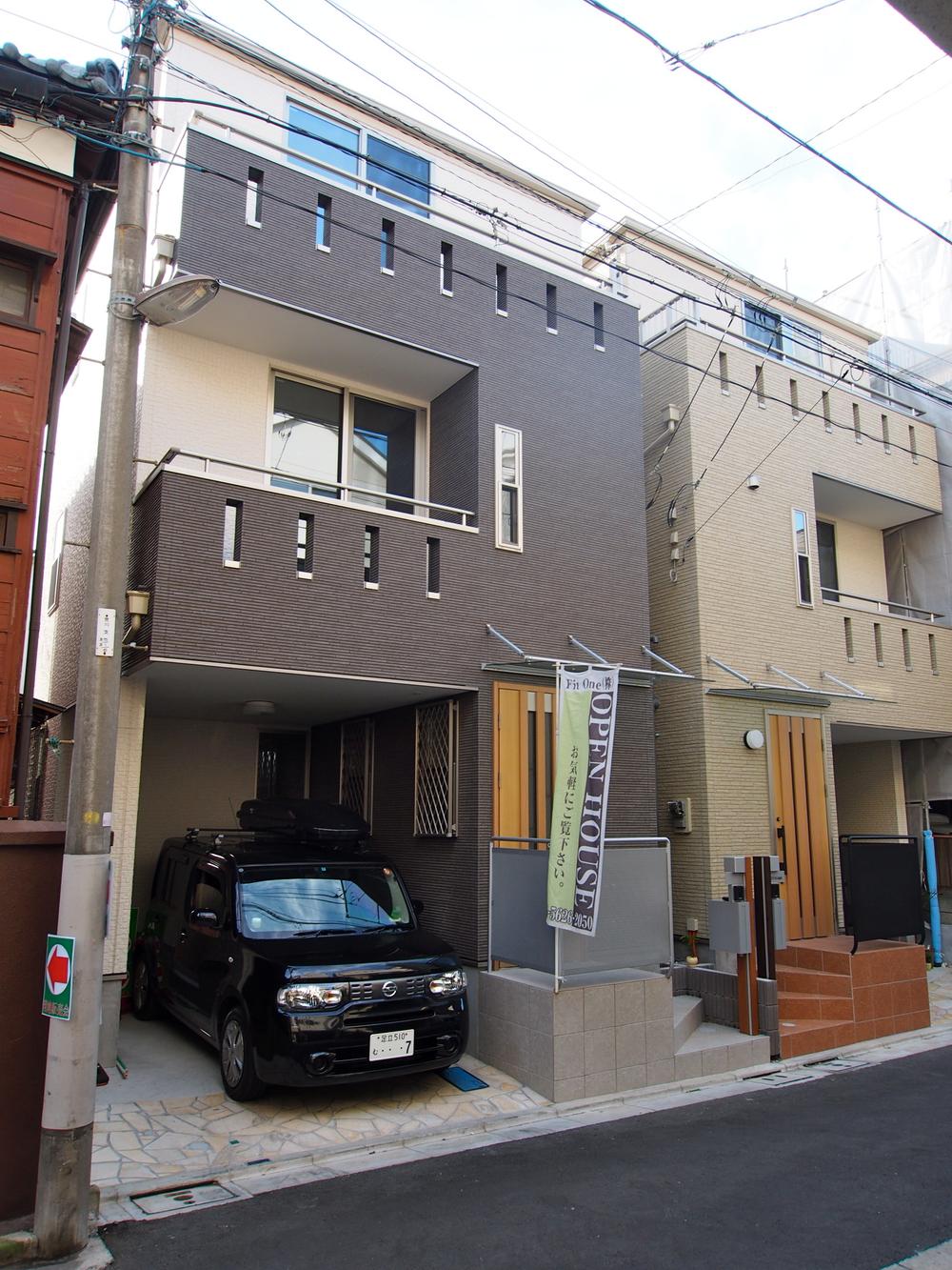 Local appearance photo. Indoor (12 May 2013) Shooting