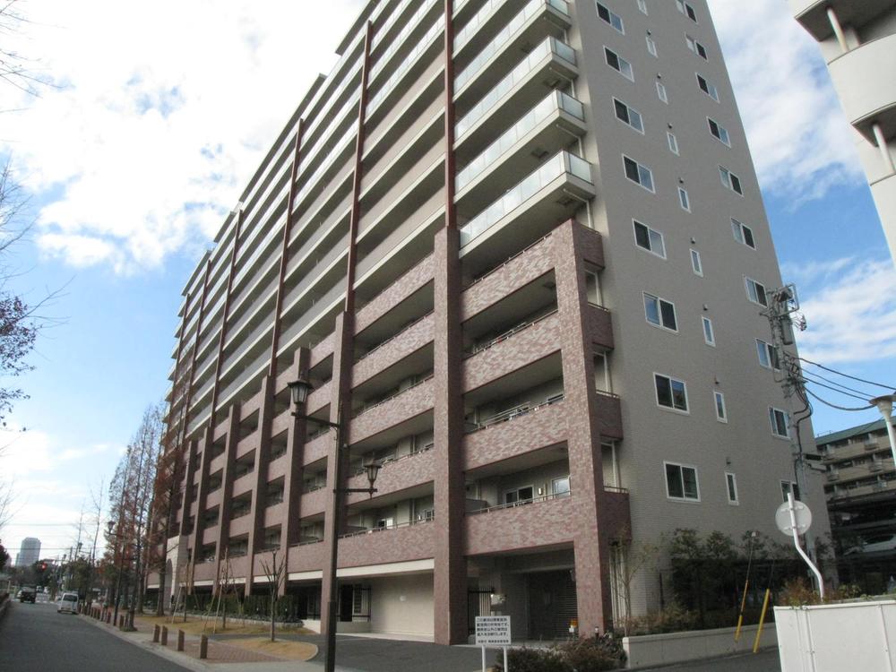 Local appearance photo.  ■ External insulation construction method Mansion site (December 2013) Shooting