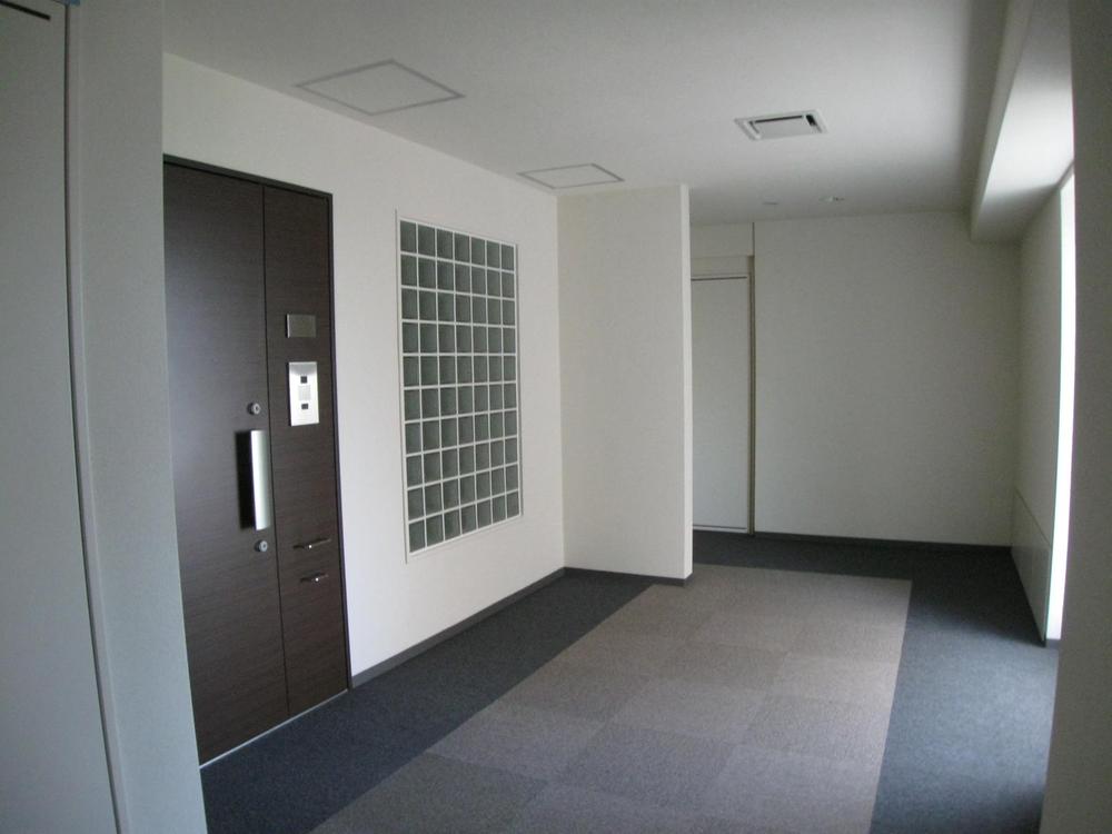 Other common areas.  ■ Peace of mind even on a rainy day, An inner corridor design Common areas