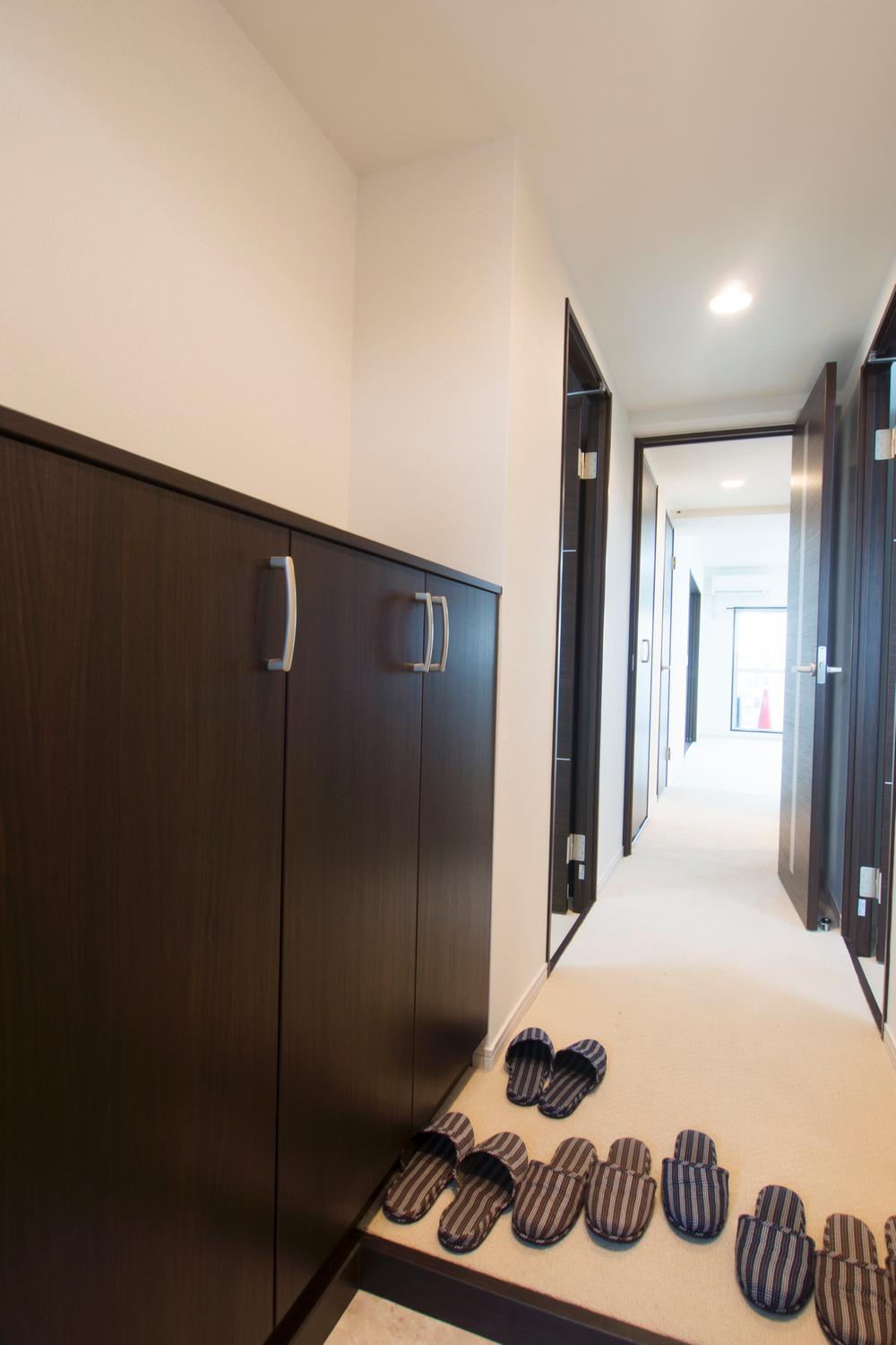 Entrance. Local (12 May 2013) Shooting