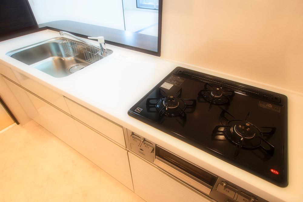 Kitchen. Indoor (12 May 2013) Shooting