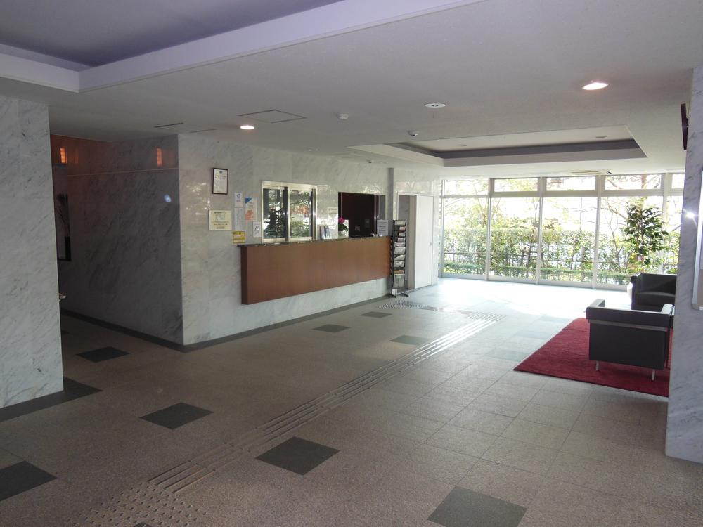 Other common areas. Front service of the first floor (courier service, Cleaning agency)