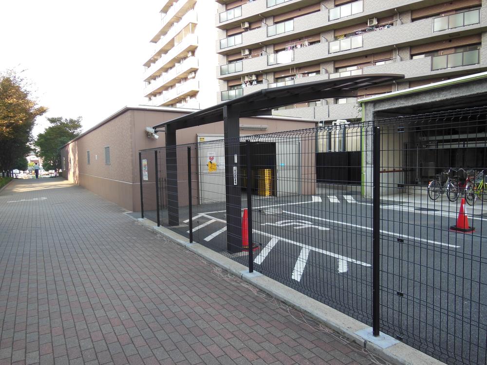 Other common areas. Garbage yard