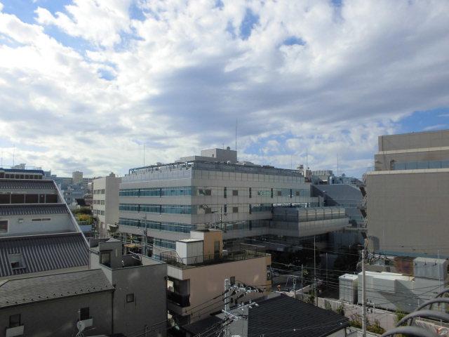 View photos from the dwelling unit. View from the site (November 2013) Shooting