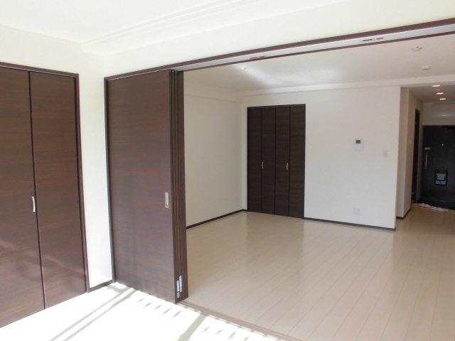 Non-living room. Local (11 May 2013) Shooting