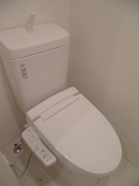 Toilet. Local (11 May 2013) Shooting