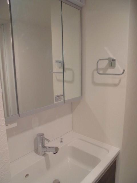 Wash basin, toilet. Indoor (11 May 2013) Shooting