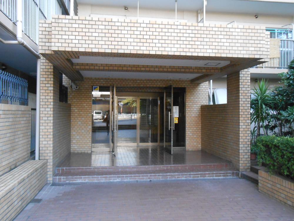 Entrance. Common areas