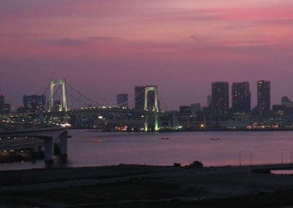 View photos from the dwelling unit. Rainbow Bridge ・ evening