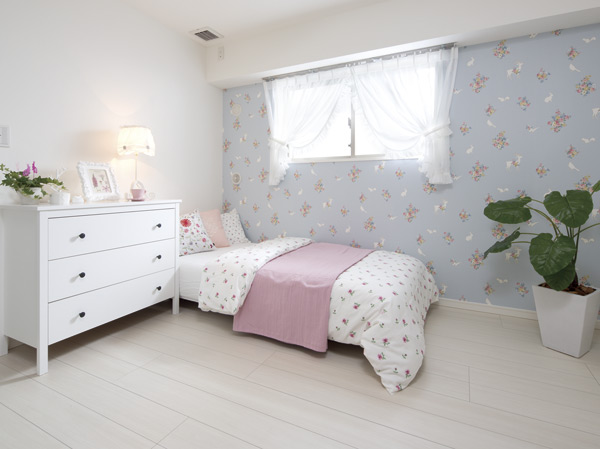 Interior.  [Bedroom (2)] Or in the community space of the family share or to children's room, Western-style trappings of life in a variety of use.