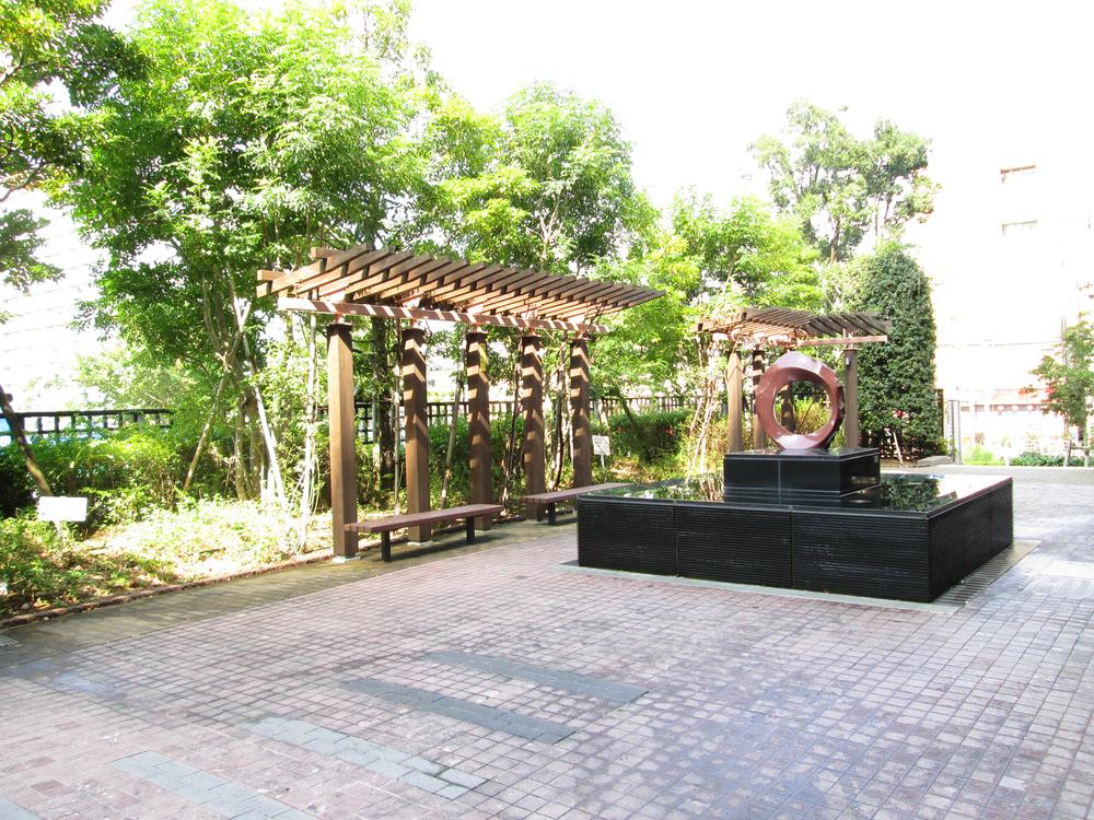 Other common areas. Entrance Horizontal Front Garden