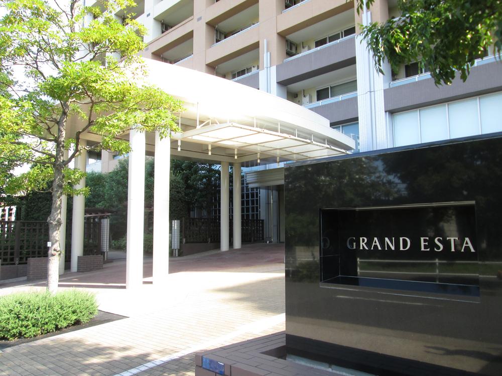 Entrance. Front entrance (west wing 1st floor)