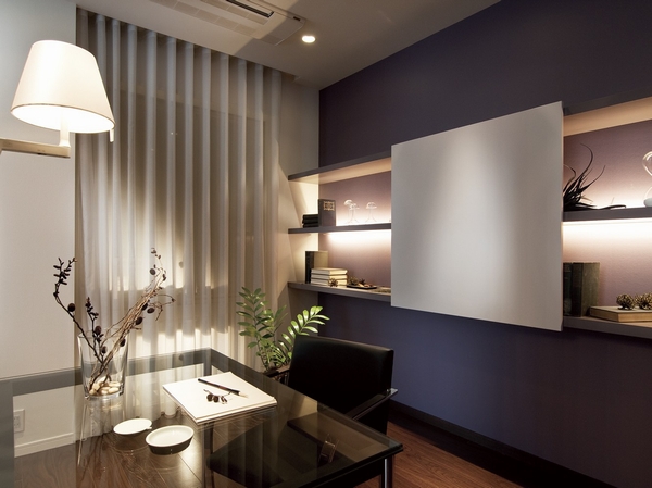 LD side of DEN (study space). Partition is incorporating a large TV design wall between the LD. Sign of the family is transmitted that are in LD. It overlooks the city center of the night view from the window.