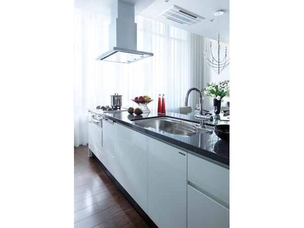 Kitchen.  [kitchen] Open kitchen to show the height of the degree of completion as part of the Interior. Disposer and water purifier integrated hand shower faucet, Strength than glass top and fulfilling such high cracking difficult of hyper glass coat top stove equipment is attractive. It is under the stove has established a slide storage easy to put away easily taken out even such a large pot. (Except for some). (Interior photos of the following publication is, 110A31 type model room. Paid option specifications and furniture ・ Furniture etc. are not included in the sale price. Application deadline Yes)