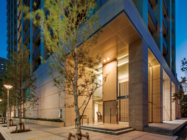 Shared facilities.  [entrance] Waits in the warmth of a landscape, Entrance of Yingbin. To its beauty and magnificent, Live towards the heart is filled with pride.