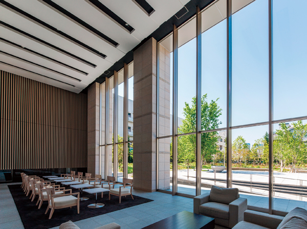 Shared facilities.  [Grand Lobby] Wrapped in soft and warm green, Ceiling height of about 6m, Spilling from the beautiful glass surface a relaxed, Greet the person who soft light is live. While lush greenery and concerted, Strike a fine flavor, Natural stone paste the wall, Door of wood carving. Shelved in this landscape, Begin each day to be greeted is.