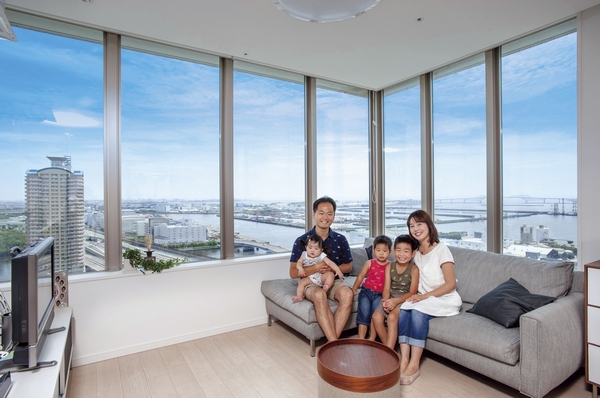 A look at the M's family "model room, So the open it and feel we were, "" window at the corner dwelling unit is large was the charm "(your home (85B type) July 2013 shooting at LD)