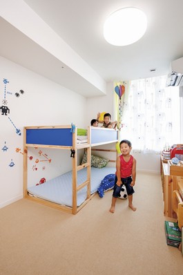 About 7 tatami of Western-style 1 for children room. Has subsided refreshing and toys to a large walk-in closet (your home (85B type) Western-style 1 at the July 2013 shooting)