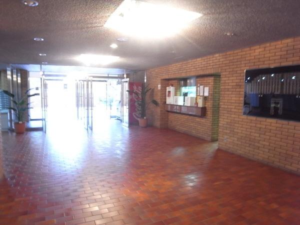 Entrance. Resident management of the peace of mind